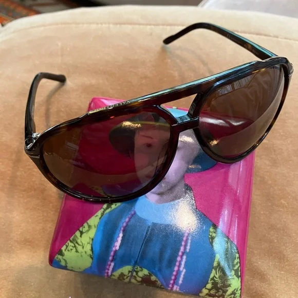 Valentino | Accessories | Valentino Aviator Sunglasses Euc  display picture 3